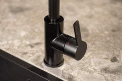 Schwarze Küchenarmatur Mizzo Verdo Edelstahl