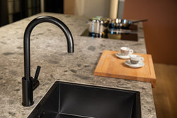 Schwarze Küchenarmatur Mizzo Verdo Edelstahl