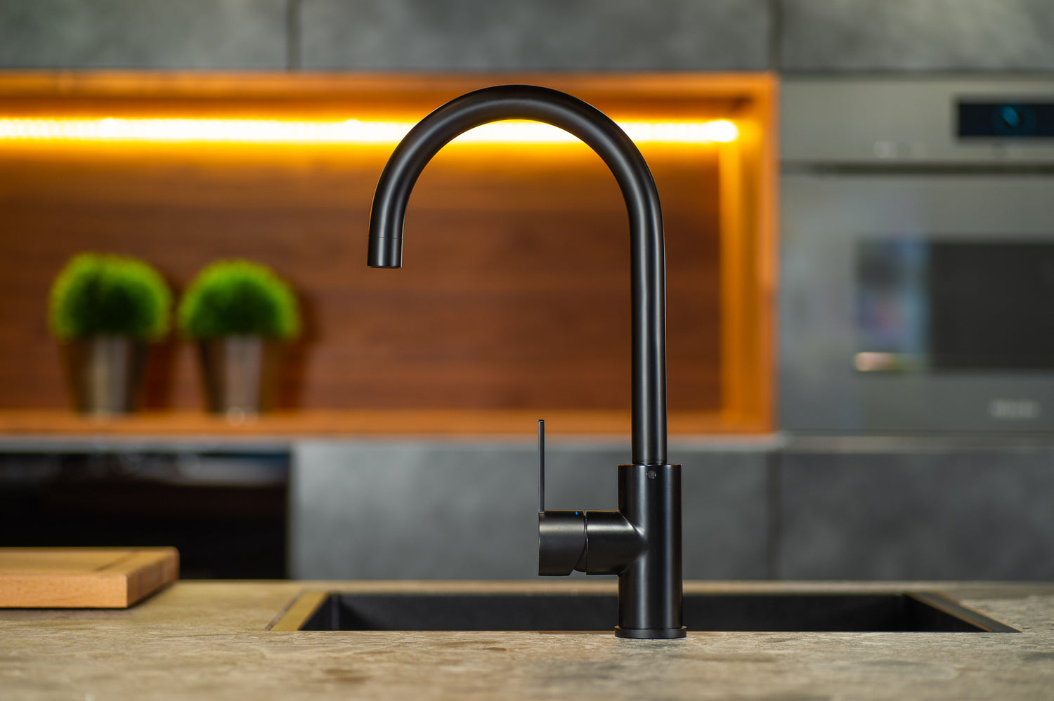 Schwarze Küchenarmatur Mizzo Verdo Edelstahl