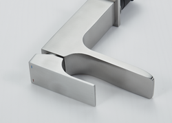 Stainless steel bathroom tap Mizzo Flucto